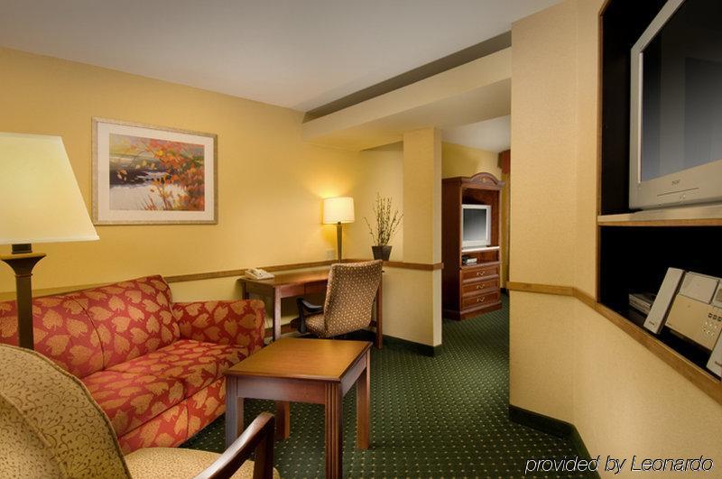 Fairfield Inn & Suites By Marriott Marshall Habitación foto